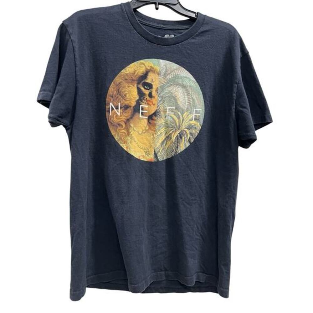 Neff graphic t-shirt split-face skull and floral circular design sz L
